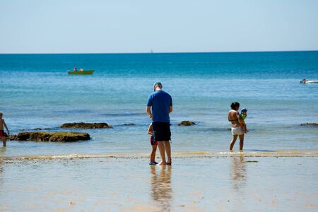 People at the famous beach of Olhos de Agua in Albufeira. This beach is a part of famous tourist region of Algarve.のeditorial素材