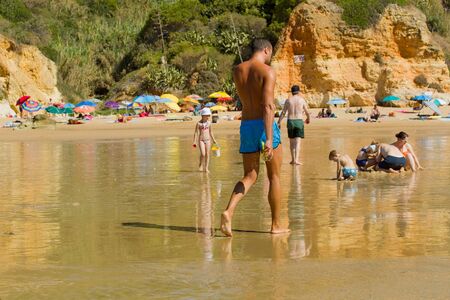 People at the famous beach of Olhos de Agua in Albufeira. This beach is a part of famous tourist region of Algarve.のeditorial素材