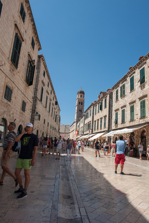 Unidentified tourists in the Old town of Dubrovnik, Croatia.のeditorial素材