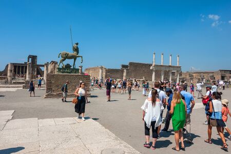 Ruins of the ancient roman city of Pompeii, which was destroyed by the volcano Mount Vesuvius, about two millenniums ago, 79 ADのeditorial素材