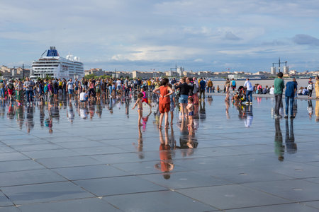 BORDEAUX, FRANCE: The Famous Bordeaux water mirror full of people having fun in the water, in Bordeaux, France.のeditorial素材