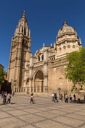 TOLEDO, SPAIN: People visiting the cathedral church of Toledo, Spainのeditorial素材