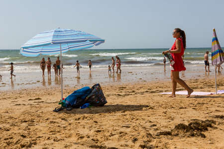 ALBUFEIRA, PORTUGAL: People at the famous beach of Olhos de Agua in Albufeira. This beach is a part of famous tourist region of Algarve.のeditorial素材