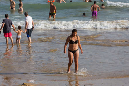 ALBUFEIRA, PORTUGAL: People at the famous beach of Olhos de Agua in Albufeira. This beach is a part of famous tourist region of Algarve.のeditorial素材