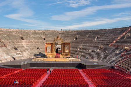 VERONA, ITALY: People at the arena of Verona, in Verona, Italy.The Verona Arena is a Roman amphitheatre in Piazza Braのeditorial素材