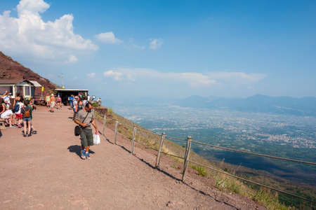 MOUNT VESUVIUS, ITALY: Tourists walk around the crater of Mount Vesuvius.のeditorial素材
