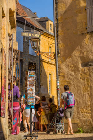 Sarlat-la-Caneda, France: People enjoying the view of the centre of the old medieval town of Sarlat-la-Caneda, Dordogne, France.のeditorial素材