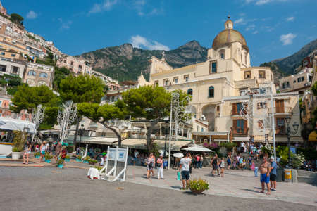 POSITANO, ITALY: people at beach in Positano, Amalfi Coast, Italy.のeditorial素材