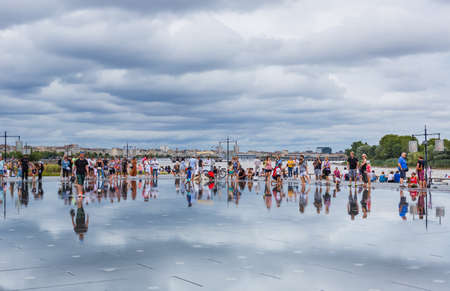 BORDEAUX, FRANCE: The Famous Bordeaux water mirror full of people having fun in the water, in Bordeaux, France.のeditorial素材