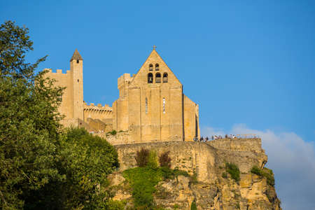 Beynac-et-Cazenac, France: The medieval Chateau de Beynac rising on a limestone cliff above the Dordogne River. Dordogne department, Beynac-et-Cazenacのeditorial素材
