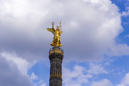 The Victory column (Siegessauele) in Berlin with the golden statue of ancient greco-roman goddess Nike on top. Germanyのeditorial素材