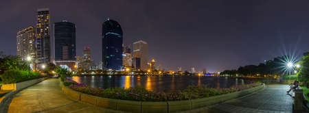 Benjakiti Park,Bangkok,Thailand - May 8, 2016 : Panorama building and the lake View from Benjakiti Park in evening timeのeditorial素材