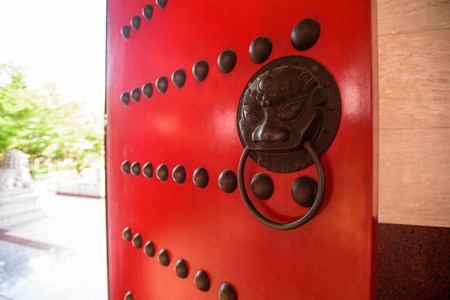 NonTaburi,Thailand - Sep 25 , 2016 : Chinese temple door at Dragon Temple Kammalawatのeditorial素材