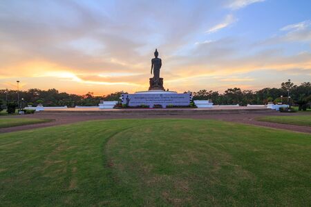 Big Buddha statue of Phutthamonthon public landmark in sunset timeのeditorial素材