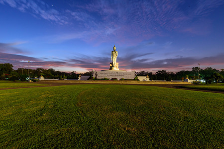 Big Buddha statue of Phutthamonthon public landmark in sunset timeのeditorial素材