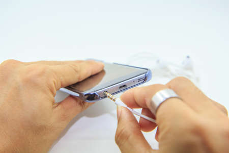 insert headphone jack to smart phone