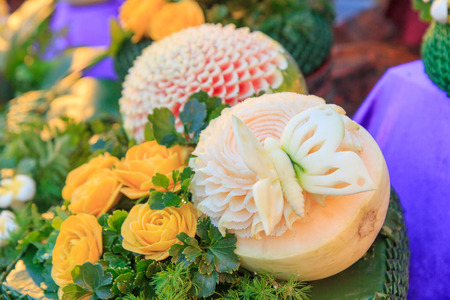 cantaloupe carve / carve the cantaloupe to flower shapeの写真素材