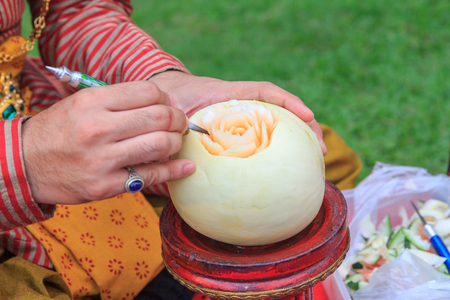cantaloupe carve / carve the cantaloupe to flower shapeの写真素材