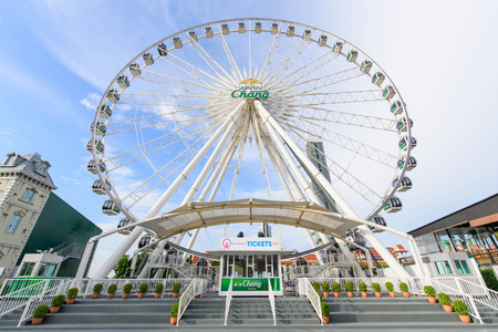 Bangkok , Thailand -  31  May, 2019 : Big  Ferris wheel with lighting at carnival parkのeditorial素材