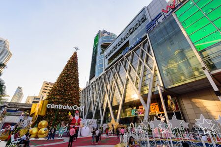 Bangkok, Thailand -  4 Jan, 2020 : Christmas tree at front side of Central world shopping mallのeditorial素材