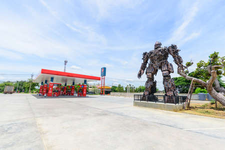 NakhonPathom , Thailand -  6  August, 2020 : Big MEGATRON Model concept in Caltex petrol station in NakhonPathom KM.14のeditorial素材