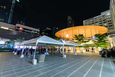Bangkok , Thailand -  18  August, 2020 : covid-19 Screening point front side of apple store shop at central world shopping center Thailandのeditorial素材