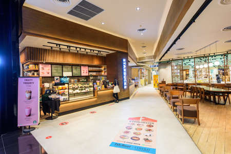 Bangkok , Thailand -  19  August, 2020 : starbucks coffee shop at Centralworld shpping center in Bangkokのeditorial素材