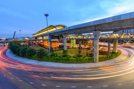 Bangkok , Thailand -  18  August, 2020 : High view Blur light of traffic car at Wat Phra Sri  Mahatat BTS Stationのeditorial素材