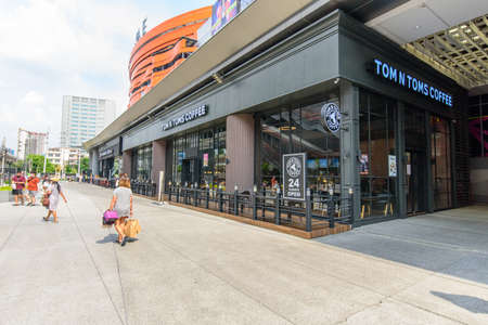 Bangkok, Thailand - 2 September, 2020 : tom n toms cafe shop front side at Seacon Bangkae shopping mallのeditorial素材