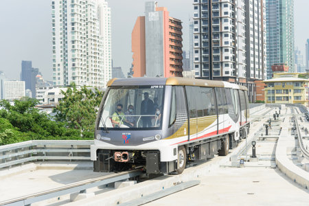 Bangkok,Thailand - 19 Decemmber, 2020: Electric train golden line coming to Krung Thon Buri stationのeditorial素材