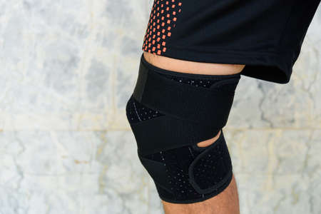 Sports Anti-Slip Knee/ The man wearing the Kneepad Leggings Sports