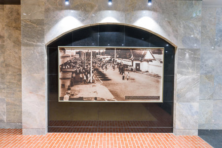 Bangkok,Thailand - Feb 5 , 2023 : The photo gallery of Bangkok history showing at the wall of underground tunnel 

between walking way to Wat Phra Kaewのeditorial素材