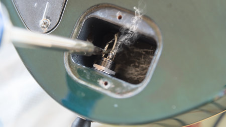 Replace the New Guitar Socket Jack to old guitar