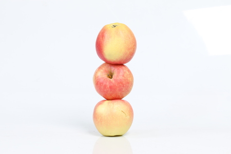 red and yellow apples fruit isolated on white backgroundの写真素材