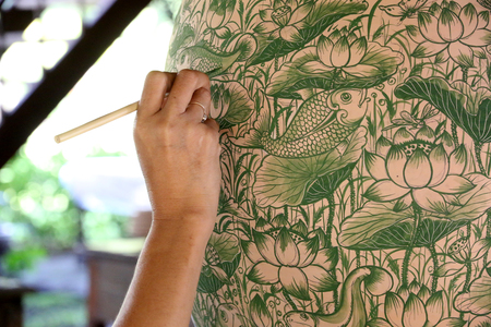 CHIANGMAI, THAILAND - OCTOBER 10, 2016 : Artist making and painting thai style clay sculpture at Chiangmai Celadon in Chiangmai Thailandのeditorial素材