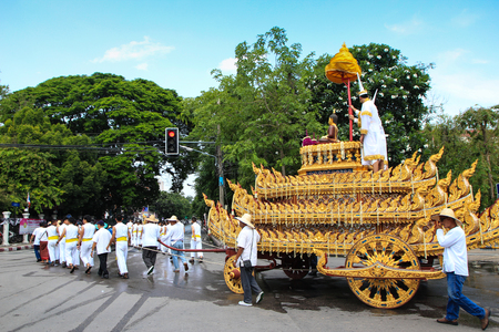 CHIANG MAI THAILAND -May 22,2017 : Procession Buddha,Inthakhin traditional Offerings of flowers.An unidentified women are offerings flowers to the traditional city pillar shrine in Chiangmai Thailandのeditorial素材