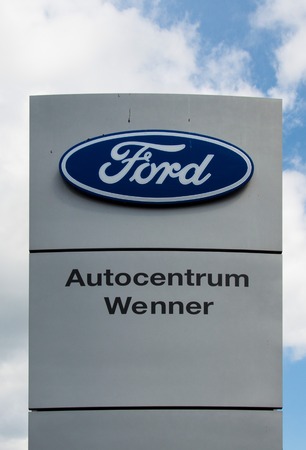 NRW,Germany 09.09.2018Ford logo on a dealerships shield. The Ford Motor Company is an American multinational automaker. It was founded by Henry Ford.のeditorial素材