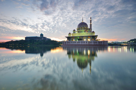 Sunrise at Putra Mosque is the principal mosque of Putrajaya, famous landmark in Malaysia.のeditorial素材