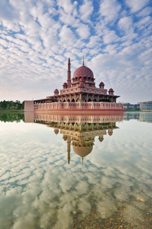 Putra Mosque is the principal mosque of Putrajaya, famous landmark in Malaysia.のeditorial素材