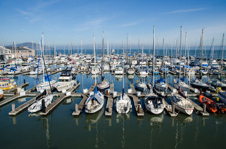 SAN FRANCISCO, CALIFORNIA, USA - JANUARY 21, 2015: Sailing boats at Fisherman's Wharf. Pier 39のeditorial素材