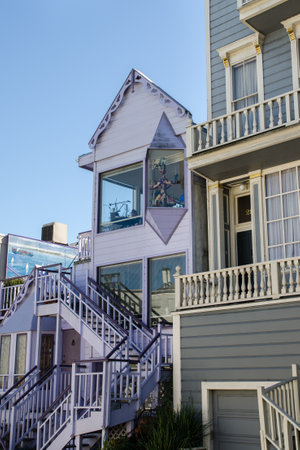 SAN FRANCISCO, CALIFORNIA - MARCH 1, 2015: Purple house with puppets on San Francisco streetのeditorial素材