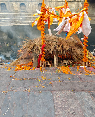 Preparing of Funeral pyre at the Pashupatinath temple complex on Bagmati River, Kathmandu Valley, Nepalの写真素材