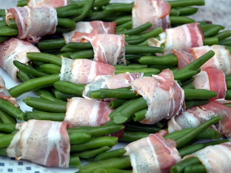 Beans in bacon dish - raw form