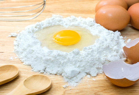 flour,egg,white,eggs,background,baking,ingredients,dough,bakery,cooking,food,cake,pastry,recipe,bake,healthy,organic,preparation,cuisine,kitchen,wheat,freshの写真素材
