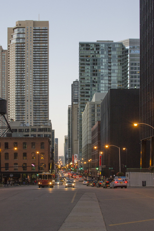 Chicago street just before sunset, USAのeditorial素材
