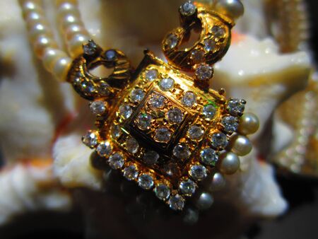 CLOSE UP OF NECKLACE ON A CONCH の写真素材