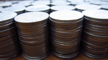 STACK OF COINS SEEN FROM FRONT
