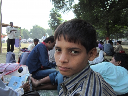 A BOY AT GANDHI MAIDAN FOR RALLY ON 02.11.12 ORGANISED BY TEMPORARY TEACHERS OF BIHAR AGAINST INEQUALITIES IN PAYMANT BETWEEN PERMANENT TEACHERS AND TEMPORARY TEACHERS. SHOT AT MORNING HOURS ON 02.11.12 AT PATNA, BIHAR, INDIA.のeditorial素材