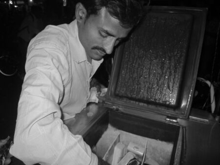 ICECREAM SELLER. SHOT IN BLACK AND WHITE.SHOT AT EVENING HOURS ON 02.11.12 AT PATNA, BIHAR, INDIA.のeditorial素材