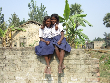 GIRLS SITTING ON WALL. SHOT AT VAISHALI, BIHAR, INDIA: AFTERNOON HOURS ON NOVEMBER 20,2012.のeditorial素材